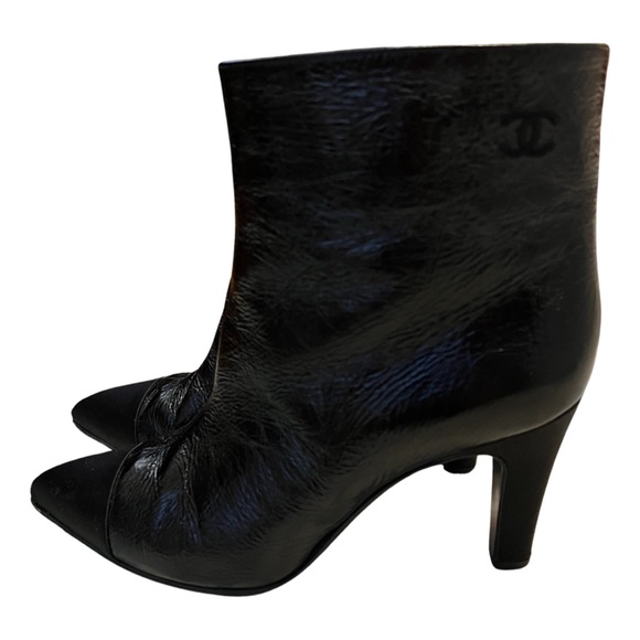 Chanel black leather Coco Chanel sign ankle boots - Picture 5 of 17